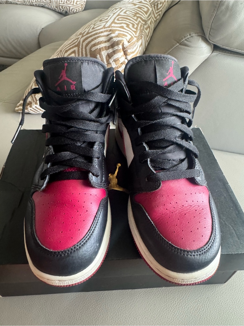Nike Air Jordan 1 Mid GS Noble Red Black White 554725-066 Size 6Y w/ Box